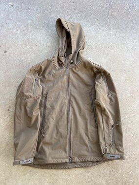 Tactical Hooded Softshell Jacket Tan XL With Zippered Pockets & Fleece Lining
